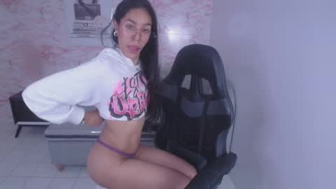 Snapshot of stephania_t chatting on 12.10.24 Stephania online show from 12.10.24