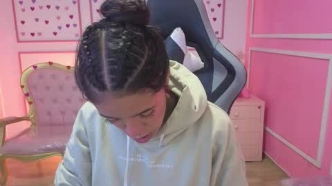 Stephania online show from 09.20.25