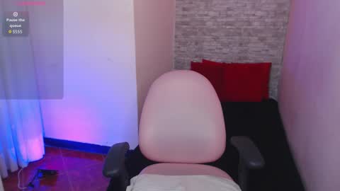 Snapshot of stephany_rodriguez_ chatting on 10.14.25 stephany_rodriguez_ online show from 10.14.25