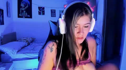 Stephany  independient model  online show from 01.21.25