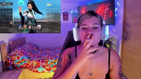 Stephany  independient model  online show from 01.22.25