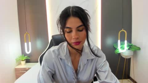 Snapshot of stephanya_ chatting on 12.11.24 S T E P H A N Y A online show from 12.11.24
