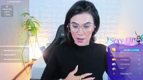 Snapshot of stephanya_ chatting on 01.28.25 S T E P H A N Y A online show from 01.28.25