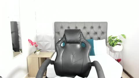 Snapshot of stephanya_ chatting on 02.05.25 S T E P H A N Y A online show from 02.05.25