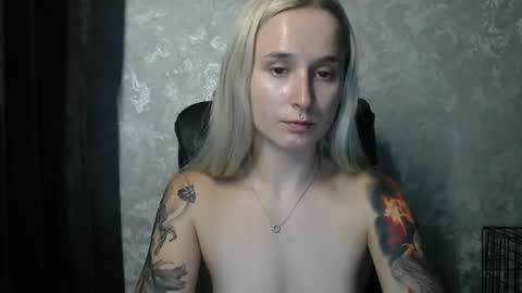 Snapshot of stephiepink chatting on 10.15.25 Grace online show from 10.15.25