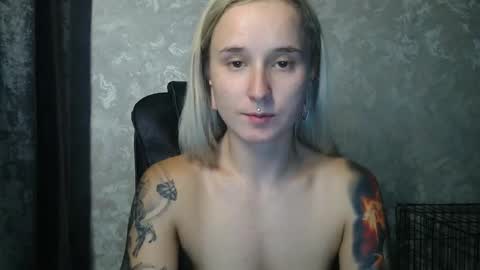 Snapshot of stephiepink chatting on 10.23.25 Grace online show from 10.23.25