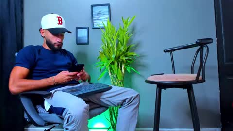 Snapshot of stev_velez chatting on 10.07.25 Steve  online show from 10.07.25