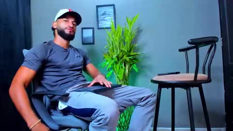 Snapshot of stev_velez chatting on 10.09.25 Steve  online show from 10.09.25