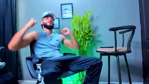 Snapshot of stev_velez chatting on 10.25.25 Steve  online show from 10.25.25