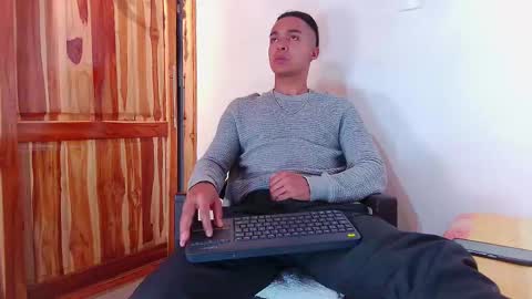Snapshot of steven_modelo69 chatting on 02.17.25 steven_modelo69 online show from 02.17.25