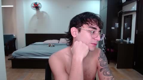 Snapshot of steveoceanbeanhuge chatting on 01.07.25 Alex   online show from 01.07.25