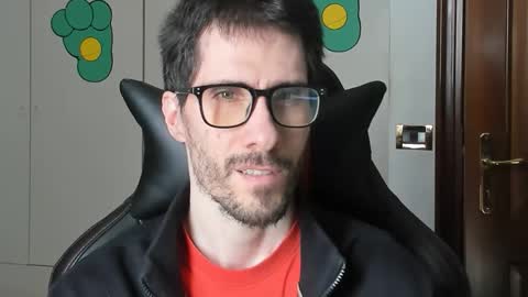 Snapshot of stevex870 chatting on 10.08.25 Steve online show from 10.08.25