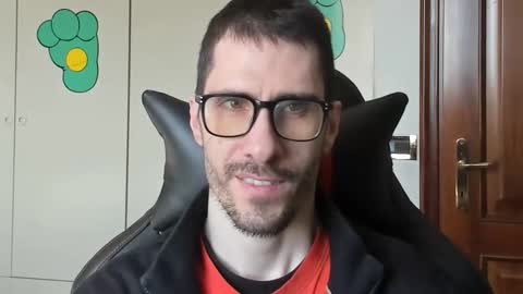 Snapshot of stevex870 chatting on 10.25.25 Steve online show from 10.25.25