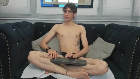 Snapshot of sthefan_salvatore chatting on 03.10.25 STEFAN online show from 03.10.25