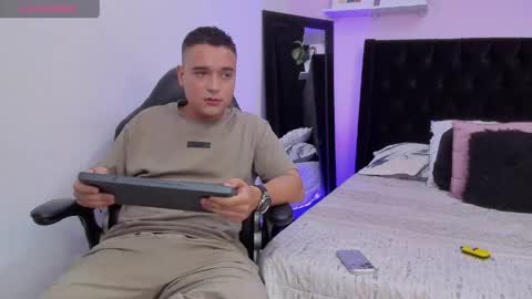 Snapshot of stiiven_lopez chatting on 04.15.26 Stiven online show from 04.15.26