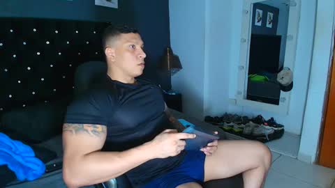 Snapshot of stily_santos_ chatting on 09.14.25 stily online show from 09.14.25