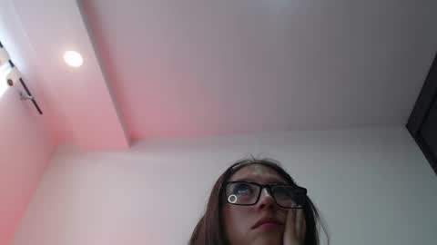 Snapshot of stiven_1_ chatting on 10.29.25 stiven online show from 10.29.25