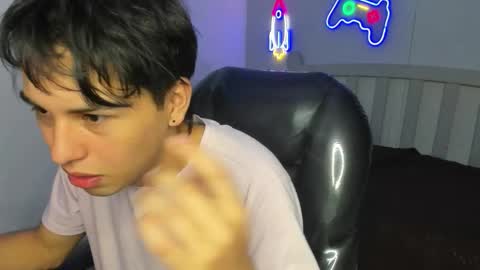 Snapshot of stiwentwink chatting on 10.02.25 Stiwen online show from 10.02.25