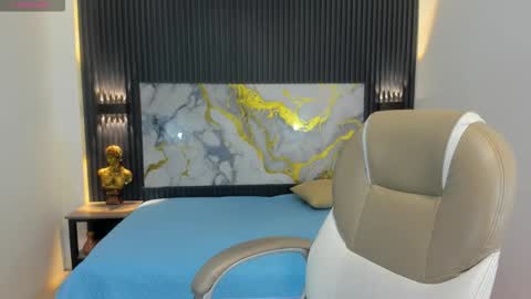 Snapshot of stiwentwink chatting on 10.21.25 Stiwen online show from 10.21.25