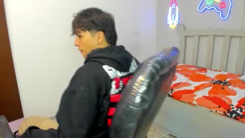 Snapshot of stiwentwink chatting on 10.22.25 Stiwen online show from 10.22.25