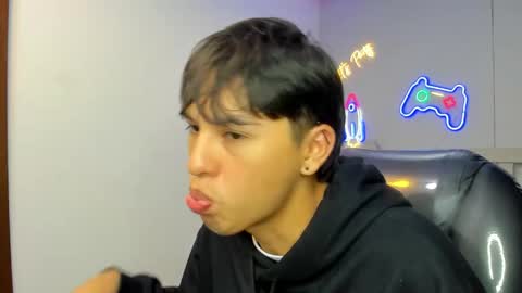 Snapshot of stiwentwink chatting on 10.27.25 Stiwen online show from 10.27.25