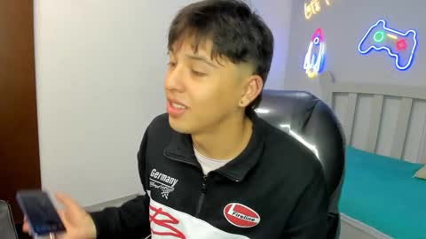 Snapshot of stiwentwink chatting on 11.06.25 Stiwen online show from 11.06.25