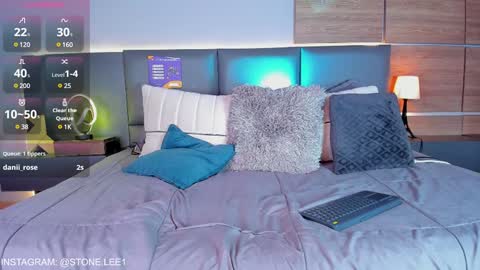 Stone Lee  online show from 12.15.24