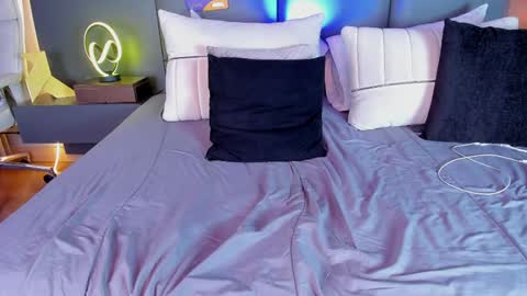 Stone Lee  online show from 01.27.25