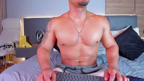 Stone Lee  online show from 01.28.25