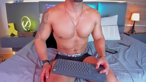 Stone Lee  online show from 01.31.25