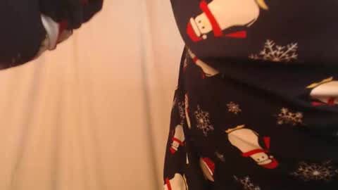 Snapshot of stonenipple chatting on 09.20.25 stonenipple online show from 09.20.25