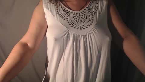 Snapshot of stonenipple chatting on 09.29.25 stonenipple online show from 09.29.25