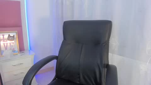 Snapshot of stormihills chatting on 12.13.24 Sweety Stormi online show from 12.13.24