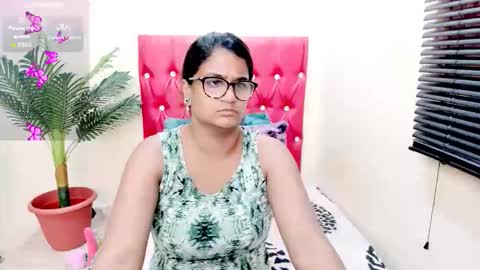 strawberry_lipz online show from 10.14.25