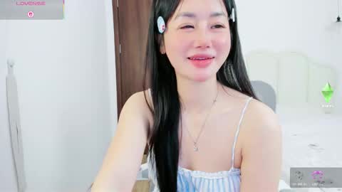 strawberry_loveee online show from 02.13.26