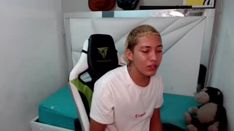 Snapshot of street_poemm_ chatting on 02.26.26 Street online show from 02.26.26