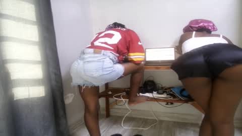 streetlioness online show from 12.17.25