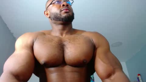 strong_george1 online show from 12.11.24