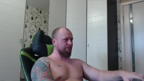 Snapshot of strongass18 chatting on 04.25.26 Alex online show from 04.25.26