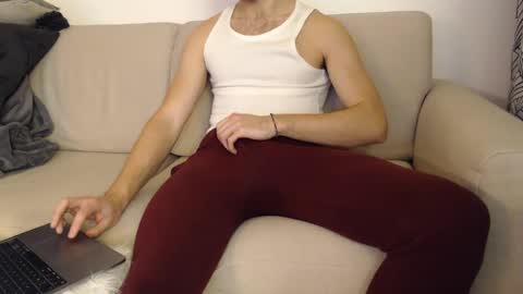 Snapshot of studfromparis chatting on 01.02.25 Stud From Paris online show from 01.02.25