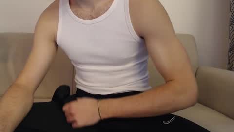 Snapshot of studfromparis chatting on 02.18.25 Stud From Paris online show from 02.18.25