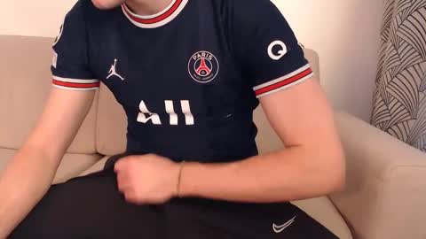 Snapshot of studfromparis chatting on 03.05.25 Stud From Paris online show from 03.05.25