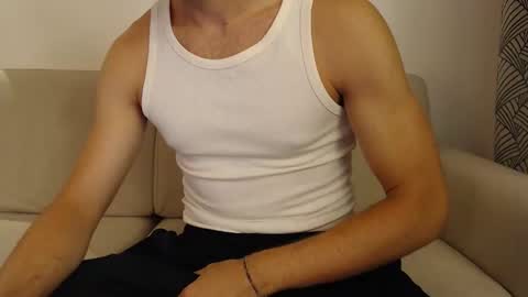 Snapshot of studfromparis chatting on 09.10.25 Stud From Paris online show from 09.10.25