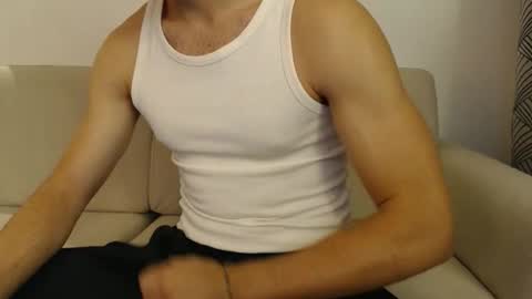 Snapshot of studfromparis chatting on 09.25.25 Stud From Paris online show from 09.25.25