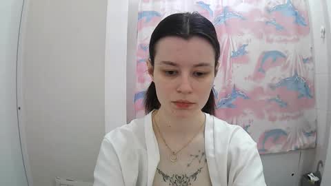 Snapshot of style_bliss chatting on 10.25.25 Eva online show from 10.25.25