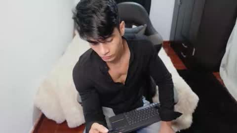 stylish men online show from 10.21.25