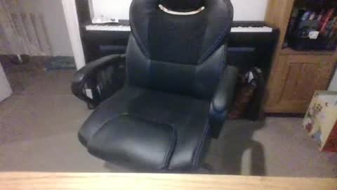 Snapshot of subpig4u chatting on 10.17.25 Sub Male online show from 10.17.25