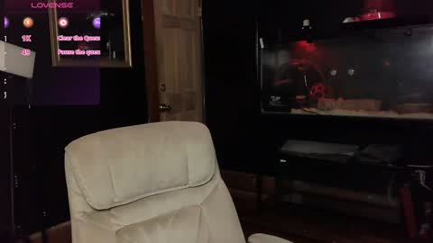 Snapshot of suburban_sickness chatting on 01.15.25 Polly online show from 01.15.25