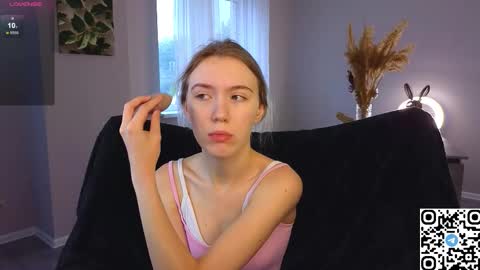 Snapshot of succubelle chatting on 10.05.25 Eda online show from 10.05.25