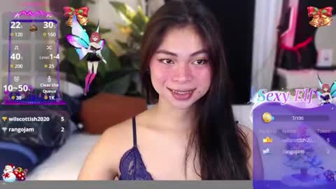 Snapshot of suckablechick chatting on 01.11.25 Marry online show from 01.11.25